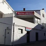 Marina アパート